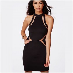 Robe noire avec découpes